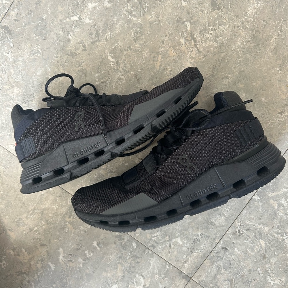 Black OnCloud Cloudnova sneakers - worn once.